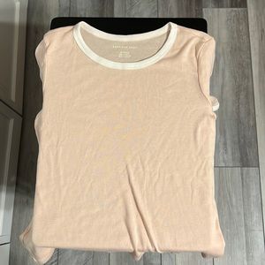 American Eagle. Short sleeve t-shirt. Light pink with white borders.